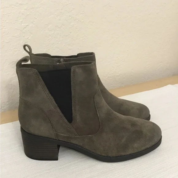 Clarks Nevella Booties size 7.5